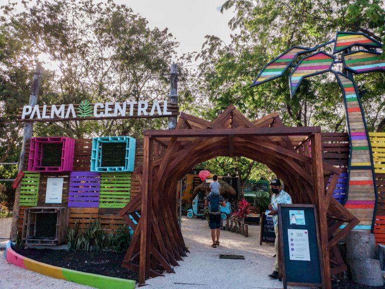 Tulum yucatan Palma Central bejárata