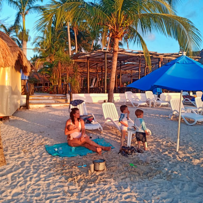 cozumeli tengerpart beach bar 3 gyerekkel yucatan