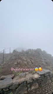 📍Pico Ruivo túra gyerekkel 👶🗻

Minden, amit tudni akartál 📌

A túra Madeira legmagasabb pontjához, a  Pico Ruivo-hoz (1862 m) az Achada do Teixeira parkolóból indul, és szerintem gyerekkel is vállalható. Láttunk is babát és gyerekeket is ezen a túraútvonalon, és persze mi is 3 gyerekkel mentünk.

A 2,8 km-es egyirányú útvonalat visszafele is meg kell tenni, így számoljunk egy kb. 3  órás programmal. A túra emelkedővel indul, és szinte végig emelkedik, de a legnehezebb része a végén jön.

Az utolsó 300 métert extra meredek lépcsőkön kell megtenni.

Számítsunk rá, hogy az időjárás folyamatosan változhat a túra közben is. Nekünk az elején tiszta volt az égbolt és festői volt a kilátás. Aztán ahogy egyre magasabbra értünk, jött a köd, és belementünk a felhőkbe.

Ahogy a videón is látszik, konkrétan semmit nem lehet látni a csúcson 😄 pedig kicsivel lejjebb még pazar volt a kilátás.

De ez is része az élménynek, és egyáltalán nem bántam, hogy így alakult, mert így is nagyon élvezhető volt a túra. ♥️

A parkolónál volt egy büfé, ahol túra után browniet ettünk. Nagy meglepetésünkre távozásunkkor ajándékba adtak egy Madeira kekszet, először a gyerekeknek, aztán nekünk szülőknek is nyújtottak egyet. Milyen kedves gesztus!🥰

A mosdó használata 1 €-ba került 🤯 szinte minden túránál fizetős, ráadàsul csak készpénzzel lehet fizetni. 

Készüljünk réteges öltözettel, megfelelő lábbelivel, nasikkal, sok folyadékkal.

A túrák egyébként fizetősek, 3 euro per felnőtt. Online előre megveheted, vagy a helyszínen. Tőlünk csak 1x kérték számon, a többi alkalommal nem állt ott senki.

Fontos még megemlíteni: a híres Pico Ruivo-Pico Aireiro túra le van zárva. Külön-külön azonban mindkét csúcs elérhető, és gyerekekkel is teljesíthető (ha a szülő erőnléte is megfelelő és adott esetben tud hordozni meredek utakon 🙃). Mi mindkét túrára elmentünk és nagyon szerettük őket.

Te voltál már olyan helyen, ahol ilyen “szép” kilátás fogadott? 😄

#madeira #picoruivo #utazoanya #gyerekkelvagyok #utazzbabával #nyaralás #gyerekkelutazunk
