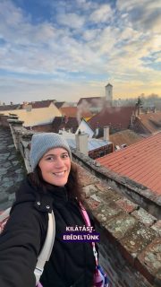 ✨🎄Adventi hajózás a családdal ⛴️
Minden adventi hétvégén hajójáratot indít a Mahart Budapestről Szentendrére és vissza, ami egy tökéletes program karácsonyra hangolódàshoz a családdal 🌟
Mi is elmentünk a 3 gyerekkel, a hajó 10.30-kor indult a Vigadó térről és délre ért Szentendrére.
A gyerekek nagyon élvezték a hajókázást, ettünk, ittunk és gyönyörködtünk a festői kilátásban.
Szentendrén így telt a 3,5 óra:
🎄Karácsony múzeum - ingyenes, és érdekesség, hogy egész évben nyitva van.
🎁Titkos átjáró a barlang kertbe
⛱️Színes esernyők
🍭Karácsonyi vásár
🌁Szép kilátás
🍤Finom ebéd
Fél 4-kor indult vissza a hajó. Útközben, ahogy egyre sötétebb lett, megcsodálhattuk Budapestet a legszebb esti fényekben.
Nagyon szuper és tartalmas napunk volt 🥰🙏🏼
Menjetek el ti is erre a fantasztikus adventi családi programra!
🔹2 éves korig ingyenes
🔹Vannak családi jegyek, ezeket a jegypénztárban lehet megvenni!
Kinek hoztam meg a kedvét? 🎀💖
#szentendre #gyerekprogram #advent @mahartcruises