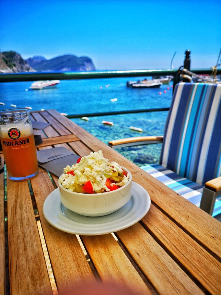 Montenegró látnivalók Petrovac ebéd