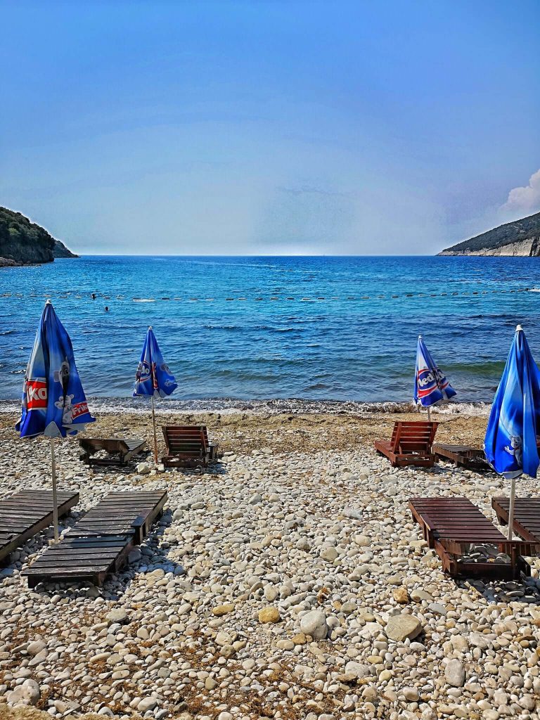 Montenegró látnivalók Ulcinj kavicsos strand