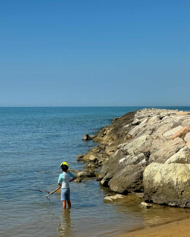 Faro di Punta Tagliamento világítótorony gyerekkel