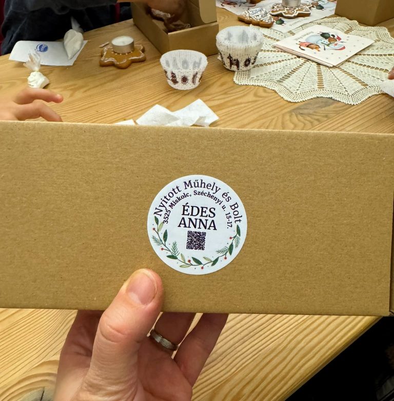 miskolc advent, adventi programok gyerekkel, mézeskalács díszítő workshop családdal