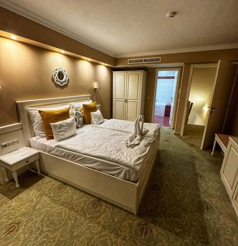 miskolc advent, adventi programok, karácsonyi vásár, adventi villamos miskolc, miskolc adventi villamos, miskolc karácsonyi vásár, adventi vásárok, karácsonyi vásárok, adventi villamos miskolc Calimbra wellness hotel Miskolctapolca gyerekkel