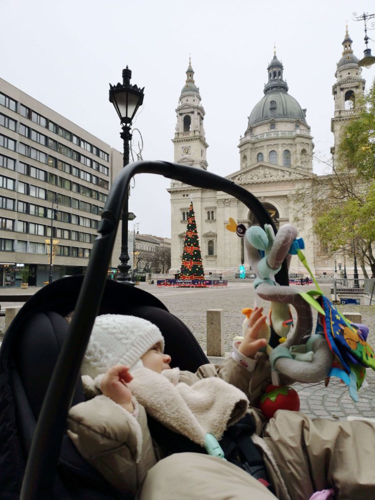 Bazilika Budapest karácsonyi vásár babával
