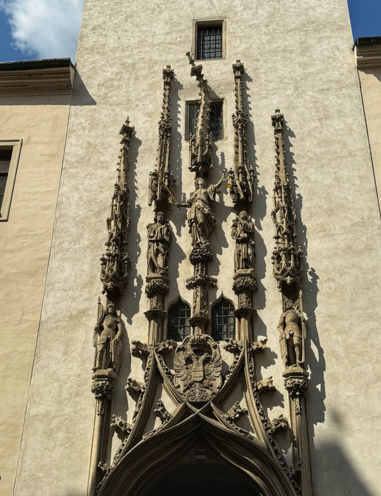 Brünn Brno város, Csehország látnivalók Régi városháza bejárat