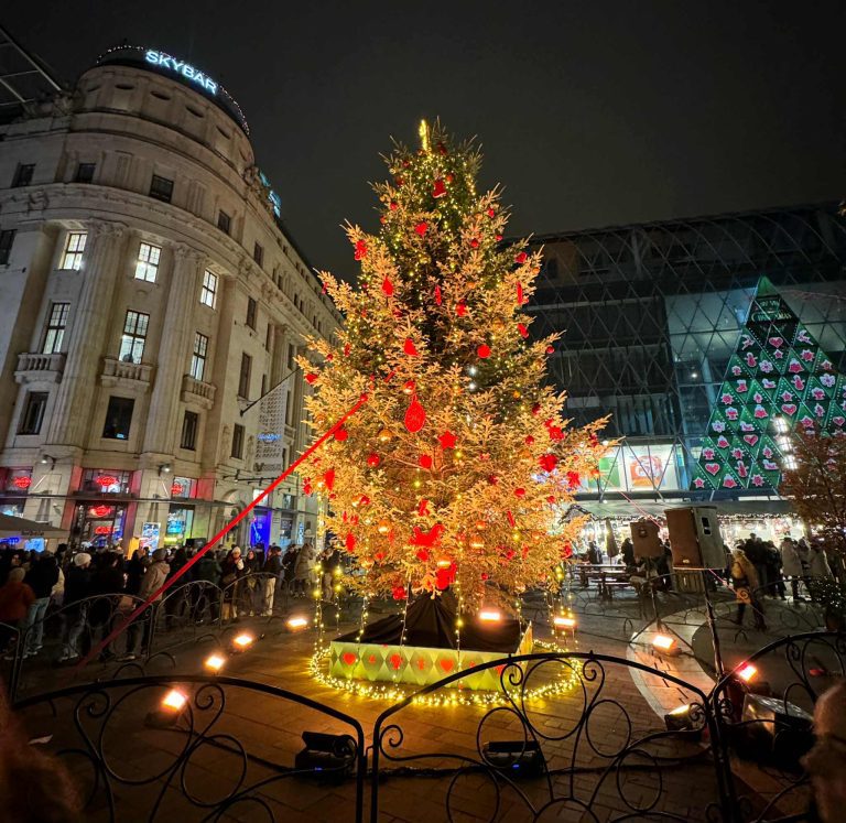 vörösmarty tér karácsonyfa budapest