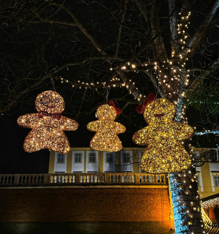 fényjáték schloss hof ausztria karácsony