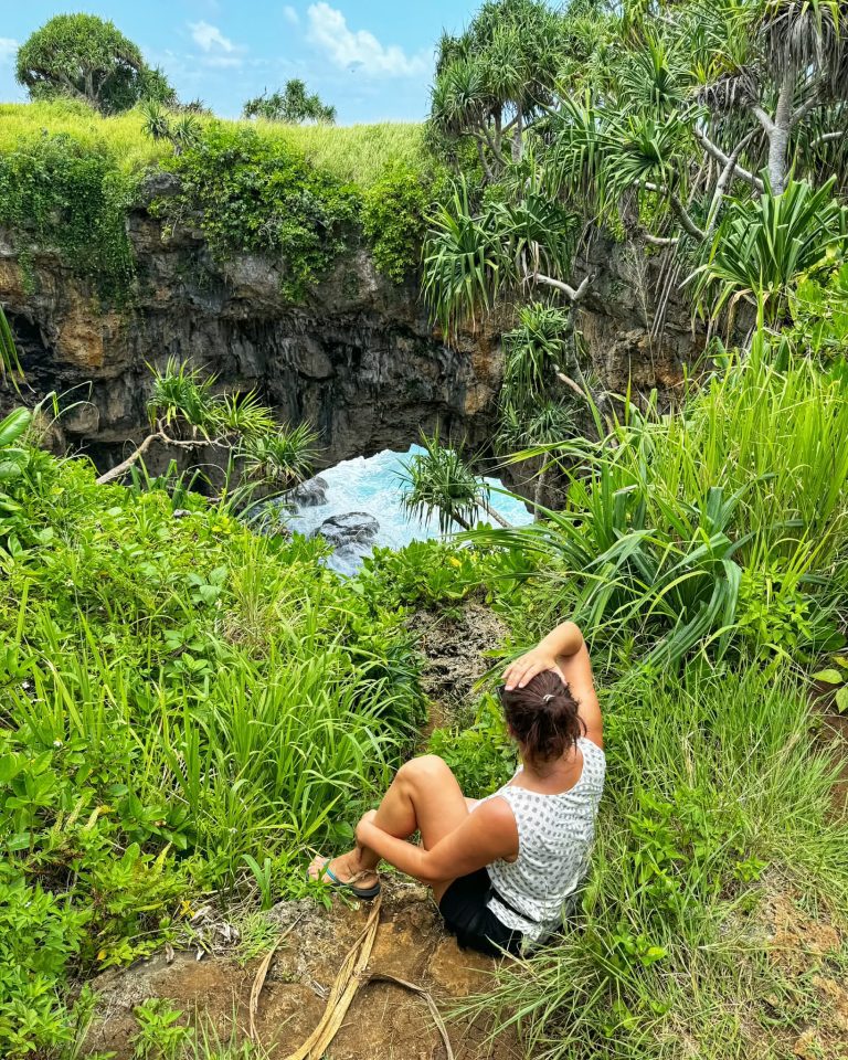 Tonga archway látnivaló gyerekkel utazoanya