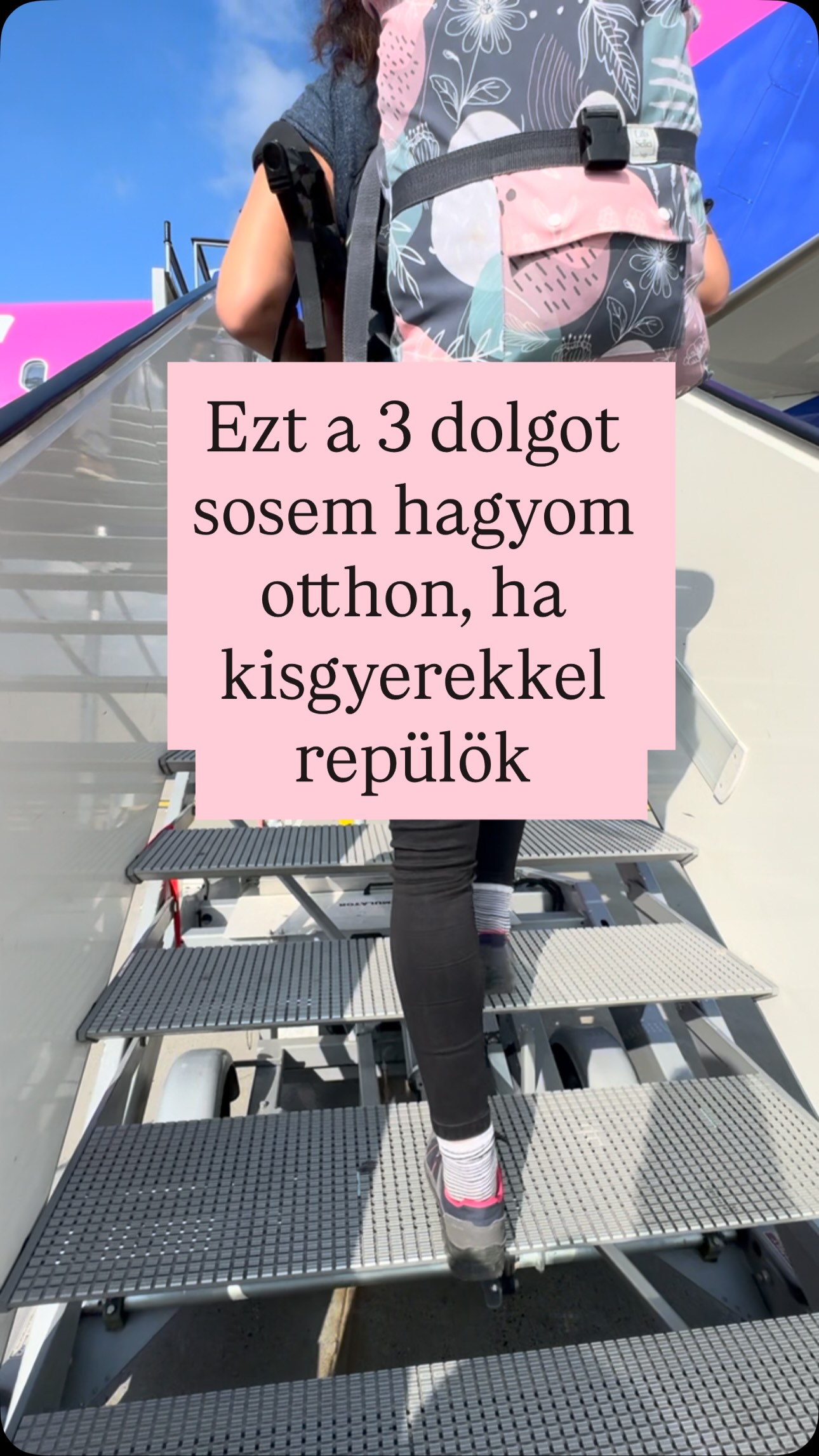 Ez a 3 dolog mindig nálam van, ha kisgyerekkel repülünk ✈️
1️⃣ Kulacs: tudtad, hogy ha babával vagy kisgyerekkel repülsz, a legtöbb helyen átengedik a kulacsot a biztonsági ellenőrzésen akkor is ha van benne víz? (“It’s for the baby”). Ha pedig nem akarsz kockáztatni, a biztonsági ellenőrzés után újra lehet tölteni, a budapesti reptéren több ivókút is található.
2️⃣ Popsitörlő: nem csak a popsihoz lehet használni. Kéz, arc, leöntött nadrág, asztal.. bármilyen helyzetben jól jöhet. Életmentő lehet a repülőn.
3️⃣ Matricás füzet: hosszú ideig el tud vele matatni a gyermek. Nem hangos, nem gurul el az ülés alá, és szinte semmi helyet nem foglal el a táskában.
50+ országban jártam 3 gyerekkel, ikrekkel, majd egy babával is, és sok tapasztalatot gyűjtöttem a repülések során.
Ezért összeírtam egy teljes túlélőlistát, ami a legtöbb hirtelen helyzetre felkészít, ha kisgyerekkel repülsz: étel, játék, higiénia, minden kategória benne van, pontosan annyi, amennyi tényleg kellhet, se több, se kevesebb.
Ezt most ingyen odaadom bárkinek, aki kéri.🥰
Töltsd le, és vedd elő a következő alkalommal, amikor kisgyerekkel repülsz. Így minden fontos dolog kéznél lesz a fedélzeten, és nem ott jössz majd rá, hogy mit kellett volna közel tartanod magadhoz.
Amikor beüt a krach, már késő lesz 😬
Írd be kommentbe, hogy FLY, és küldöm a részleteket!
További hasonló tippekért pedig kövesd az @utazoanya oldalt 🌏
#utazásbabával #repülésgyerekkel #pakolóstippek #utazzgyerekkel #utazoanya