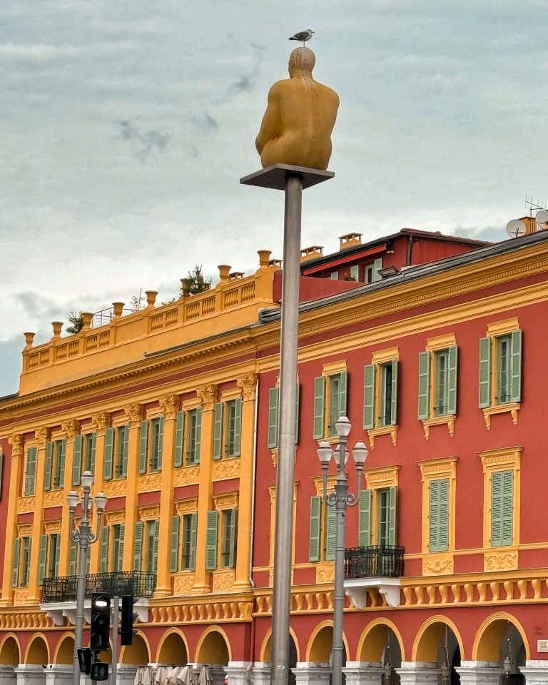 Nizza óvárosa gyerekkel főtér